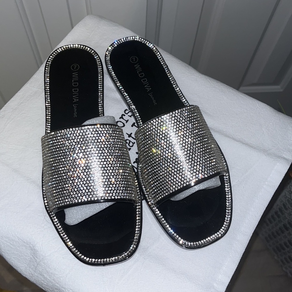 WILD DIVA -Size 6.5 NWOT
